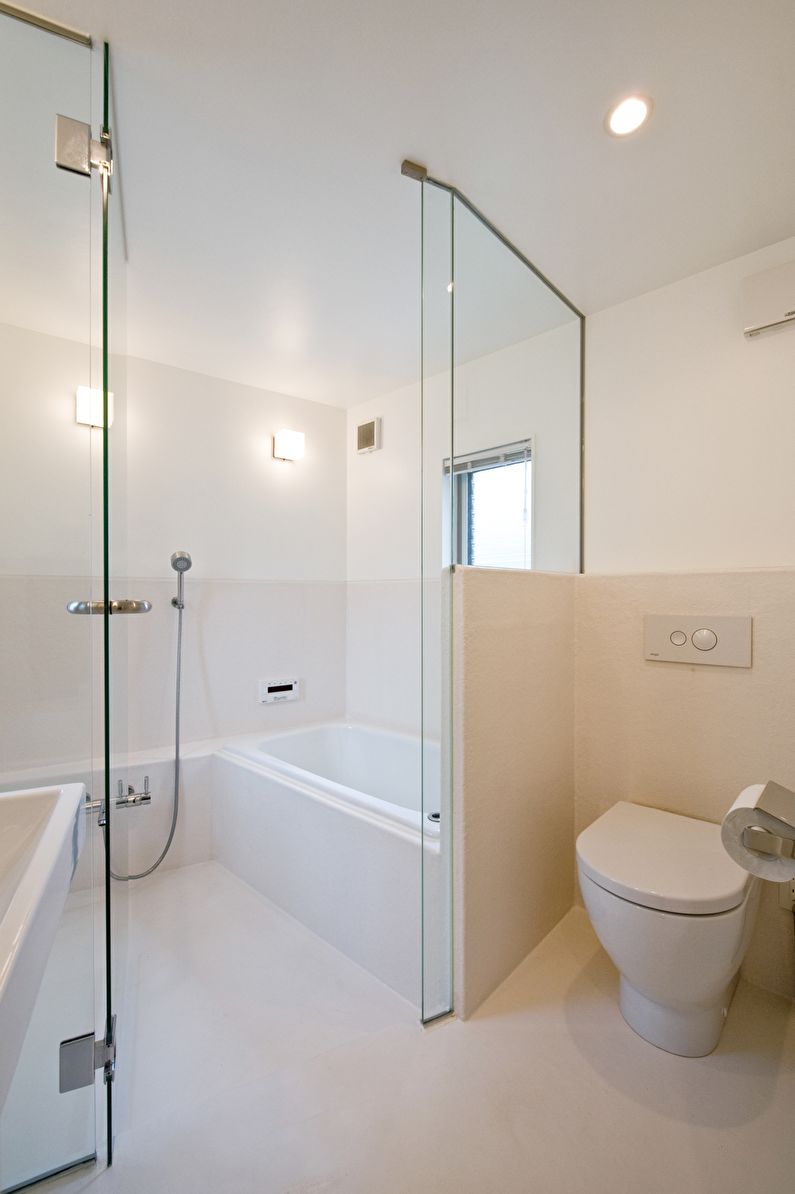 Design de interiores de um banheiro estreito - foto