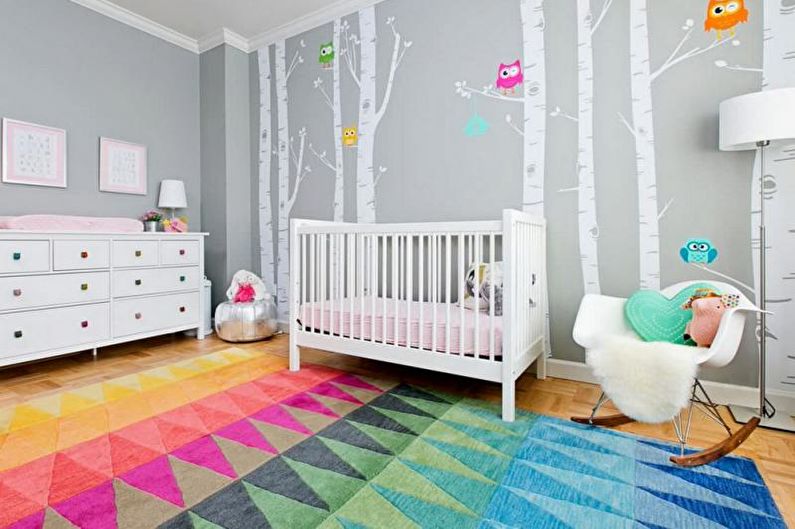 Farbkombinationen im Innenraum eines Kinderzimmers - Neutraler Hintergrund und Akzente