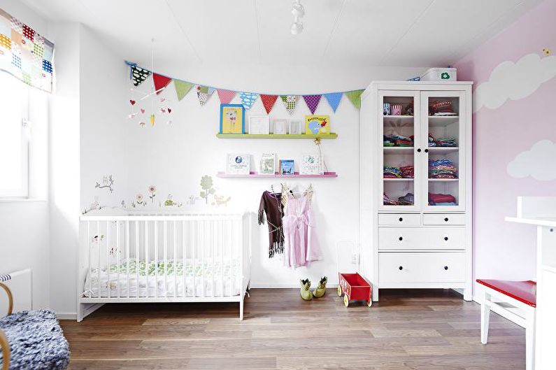 Farvekombinationer i det indre af et barns værelse - Neutral baggrund og accenter
