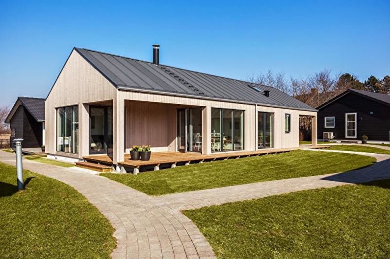 Πρόσοψη ενός εξοχικού σπιτιού σε σκανδιναβικό στιλ - φωτογραφία