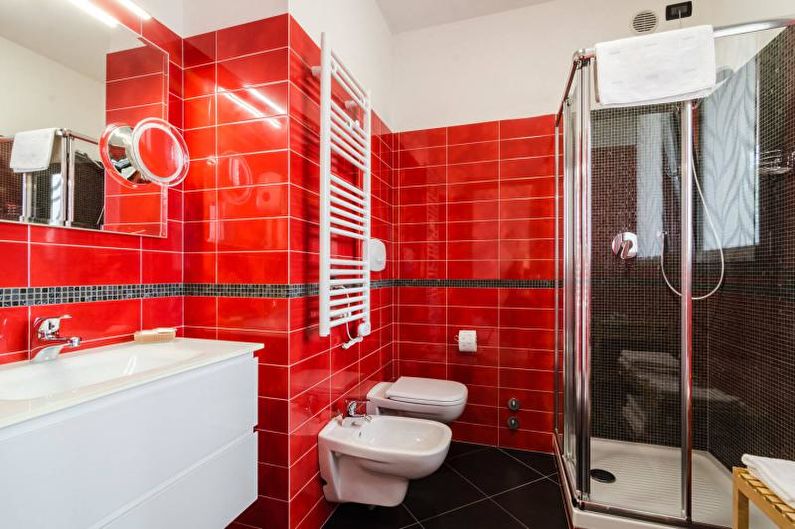 Rødt badeværelse - interiørdesign 2018