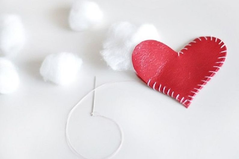 „Pasidaryk pats“ dovana vasario 14 d. - širdies raktų pakabukas