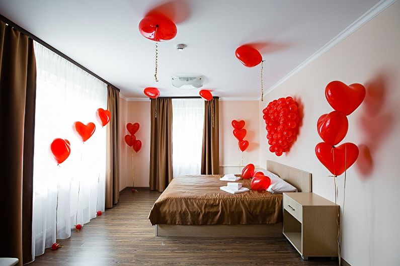 Hur man dekorerar en lägenhet den 14 februari - Ballonger