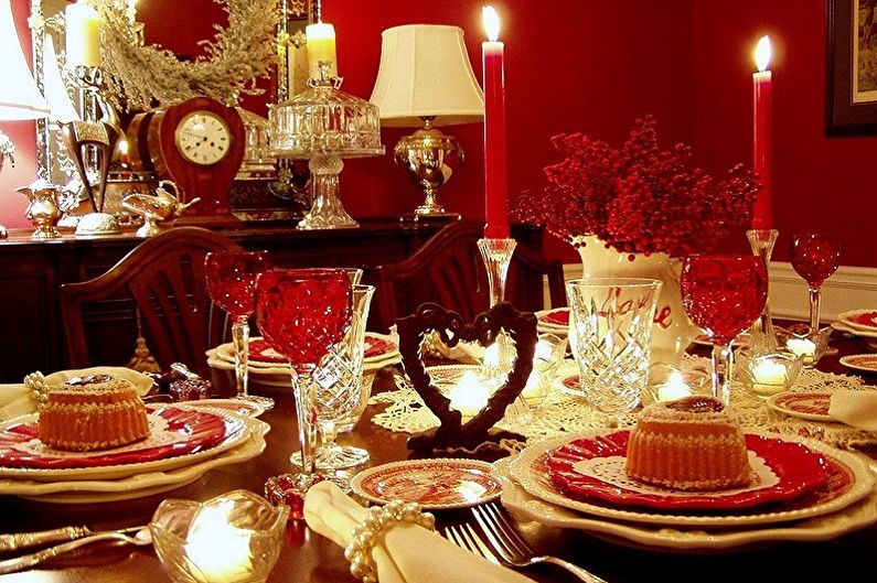 Cómo decorar un apartamento el 14 de febrero: servir una mesa