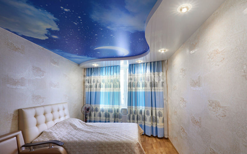 Įtempiamos lubos su nuotraukų spausdinimu miegamajame - žvaigždėtas dangus