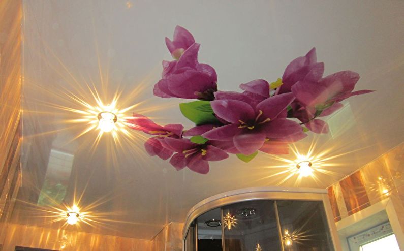 Stretch ceiling with photo printing in the bathroom - Flowers