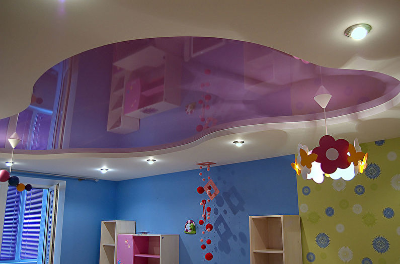 เพดานระงับสองระดับในห้องเด็ก - ภาพถ่าย