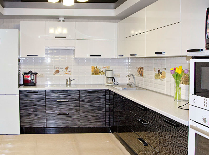 Projeto da cozinha 9 m². - Texturas brilhantes