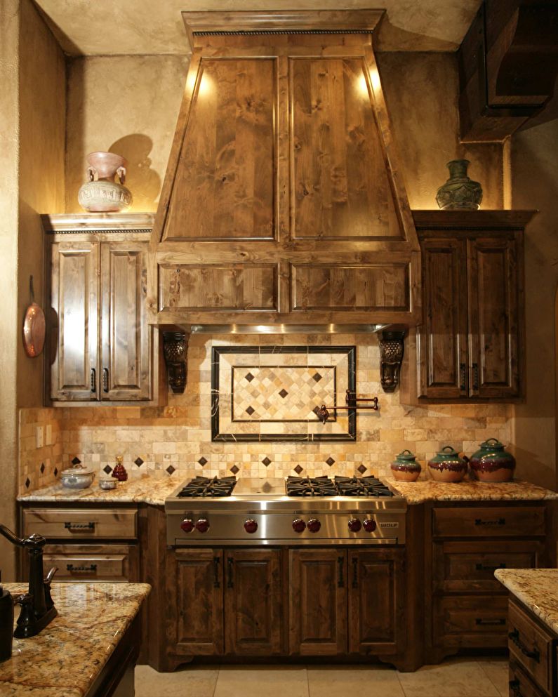 Το εσωτερικό μιας μικρής κουζίνας σε ιταλικό στιλ, διακόσμηση