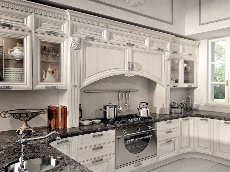 Interiorul bucătăriei în stil italian - fotografie
