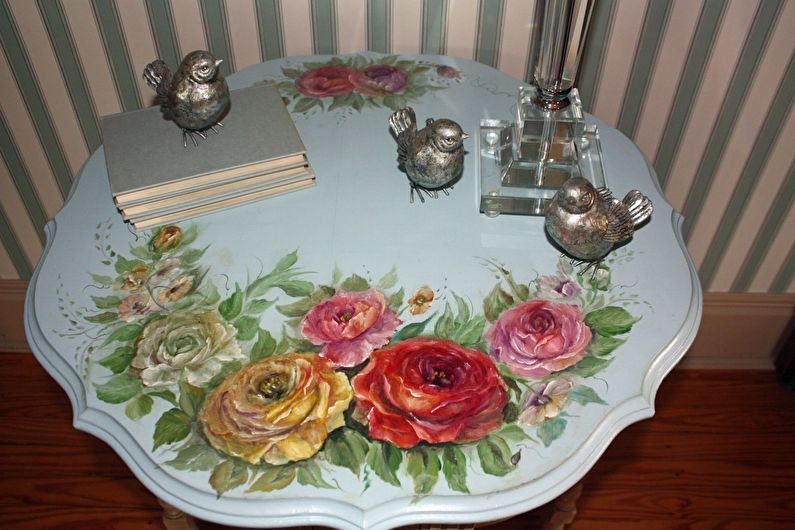 Mākslinieciskā glezna - DIY veca galda dekors