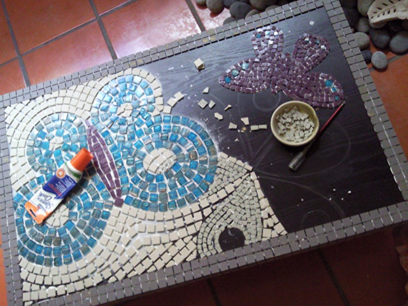 Mosaic - dekorasyon ng lumang lamesa ng DIY