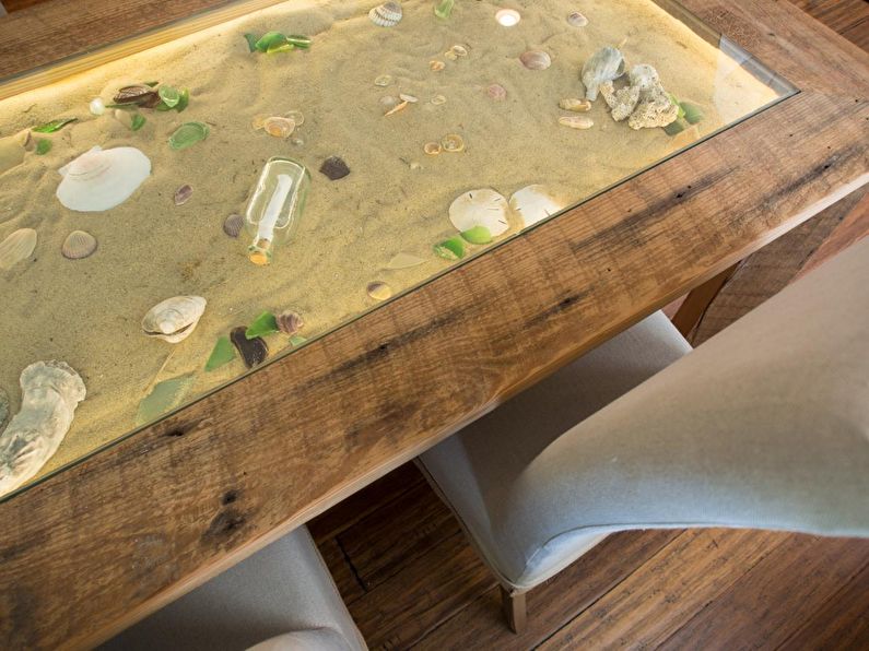 Decor under glass - DIY old table decor