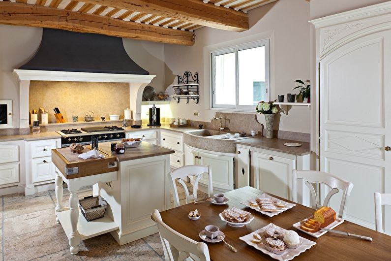 Дизайн на бяла кухня в стил Прованс