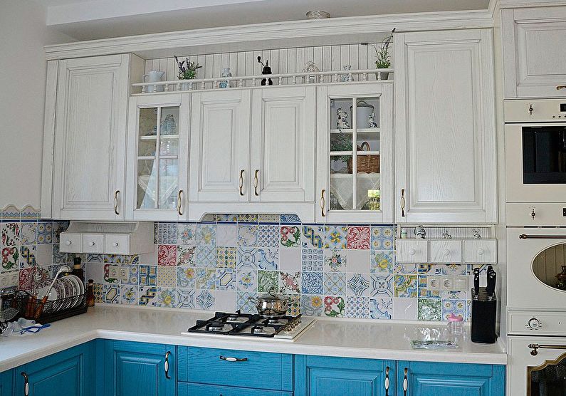 Medžiagos ir apdaila - provencijos stiliaus virtuvės dizainas