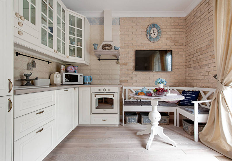 Design av ett litet kök i stil med provence