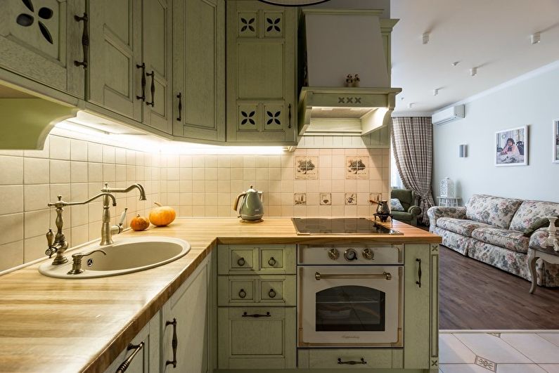 Provansas stila virtuves-viesistabas dizains