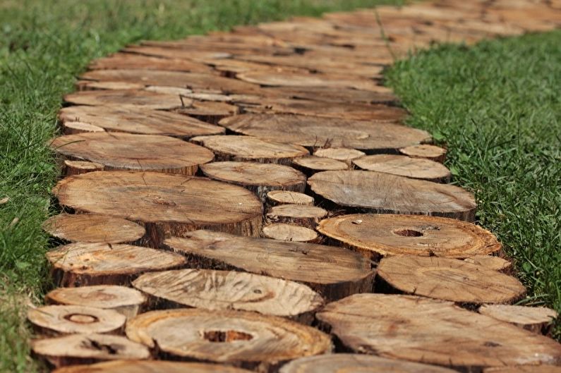 Ścieżki ogrodowe DIY - drewniane kliny