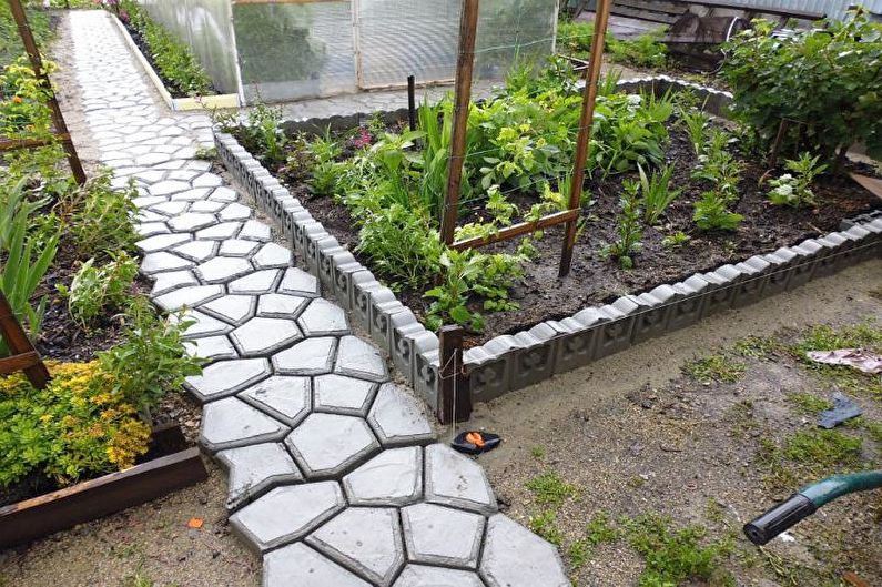 DIY dārza ceļi - cirtaini formas