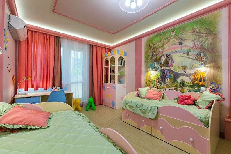 Bērnu istabas dizains divām meitenēm - sienas dekorēšana