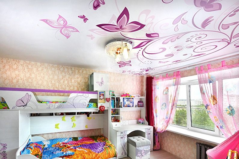 Dizajn detskej izby pre dve dievčatá - stropná úprava