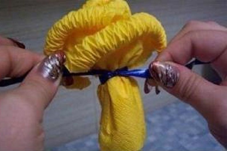 Do-it-yourself flowers from napkins - Lush yellow rose