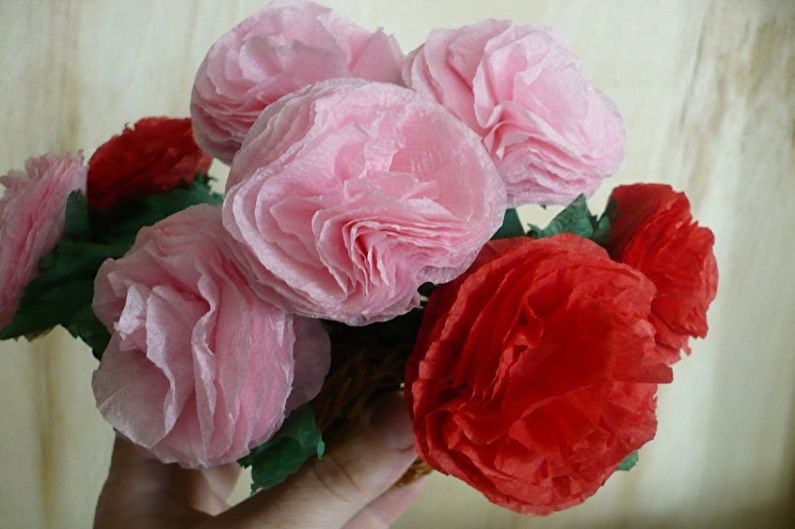DIY kwiaty z serwetek - zdjęcie