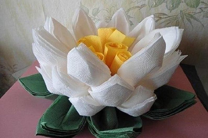 Bunga DIY dari serbet - foto