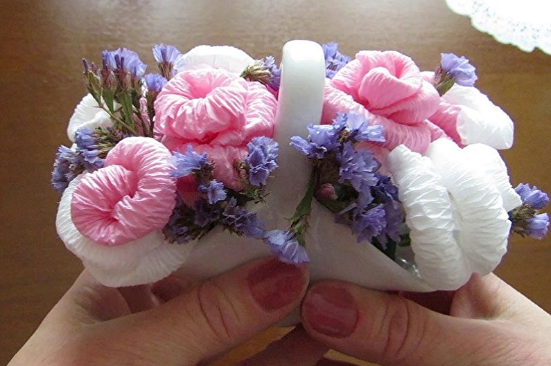 „Pasidaryk pats“ gėlės iš servetėlių - nuotrauka
