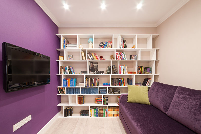 Kleines Wohnzimmer in lila Farbe - Innenarchitektur