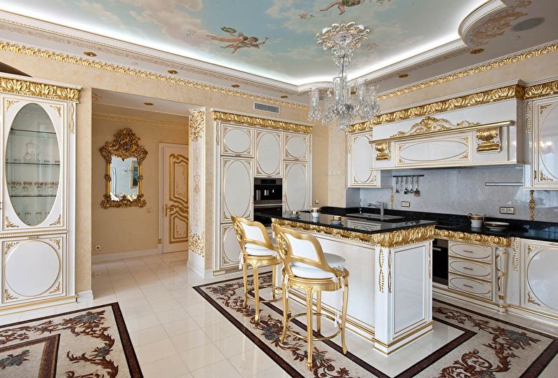 Zelta krāsas virtuve klasiskā stilā - interjera dizains