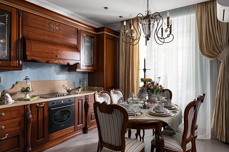 Design et lille køkken i klassisk stil