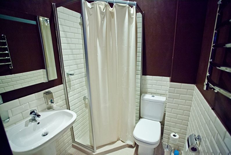 Designet af badeværelset i Khrushchev - bruser