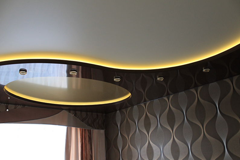 Plafond tendu à deux niveaux rétroéclairé - bande LED