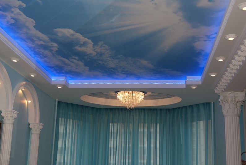 Podsvícený dvouúrovňový stretch strop - reflektory