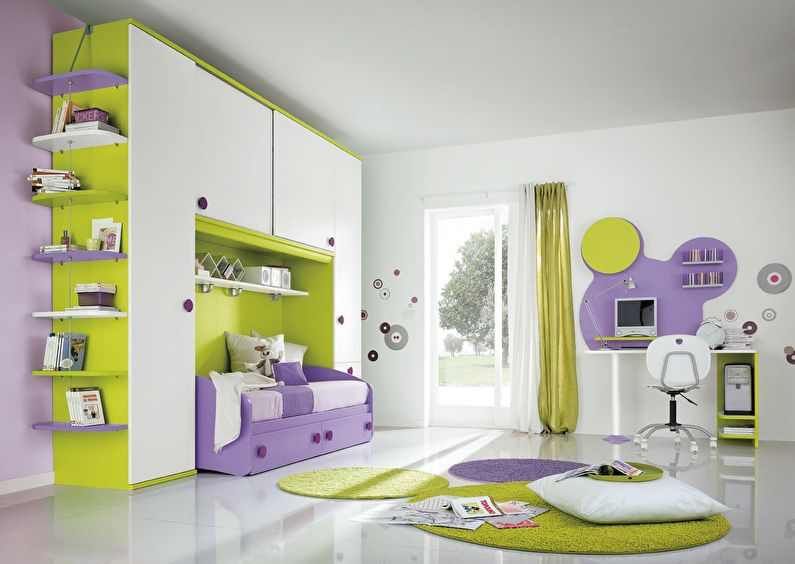 Kombinácia farieb v interiéri detskej izby - biela so zelenou a fialovou