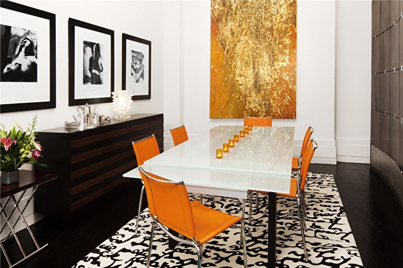Kombinace barev v interiéru - bílá s oranžovou a hnědou