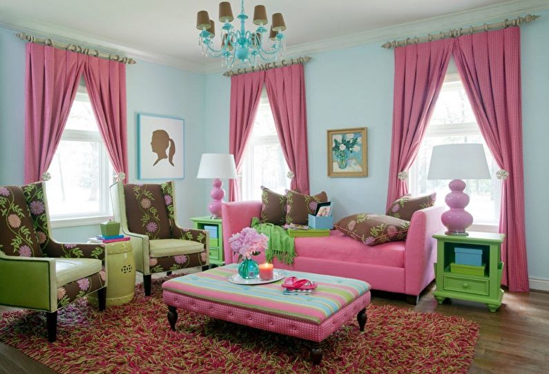 Kombinationen av färger i det inre av vardagsrummet - rosa med turkos och grönt