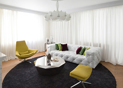 Alice Through the Looking Glass: Living Room Design, Kiev