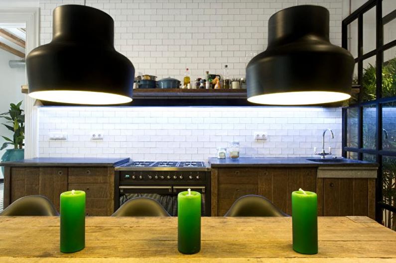 Skaisti virtuves fotoattēli - vienkrāsaina industriālā stila virtuve