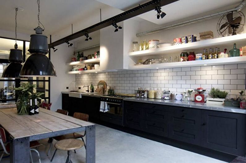 Interiérový design kuchyně ve stylu podkroví - foto