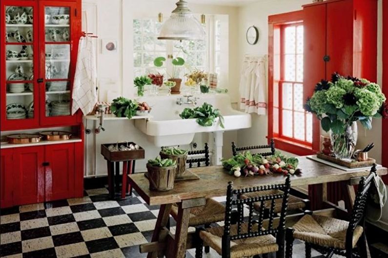 Raudona virtuvė-valgomasis - interjero dizainas