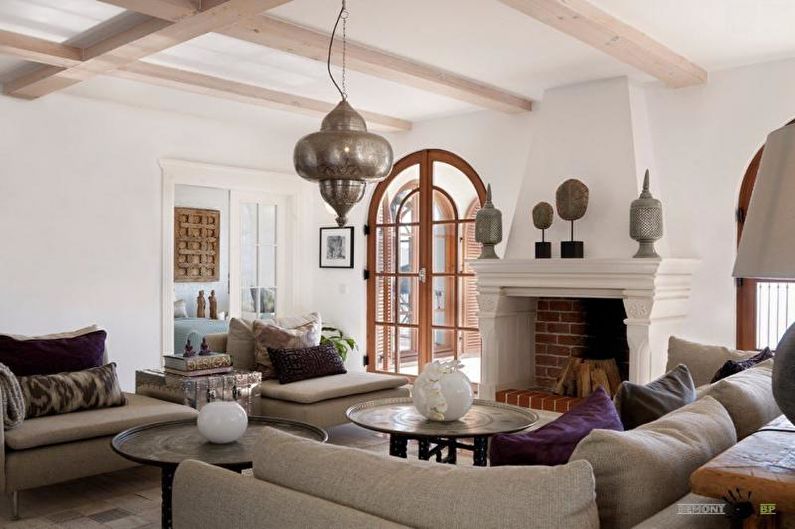 Indvendig design i stuen i middelhavsstil - foto