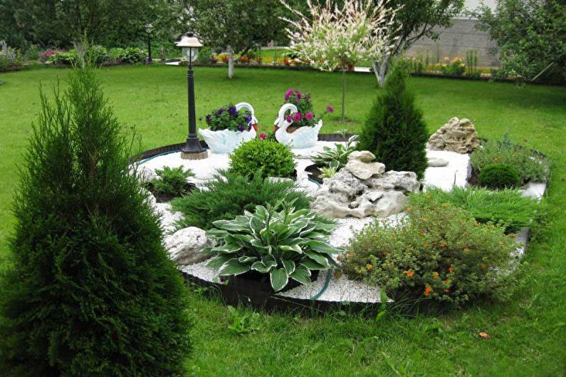 Akmens sodas - gėlių lova prie kotedžo, kraštovaizdžio dizaino idėjos