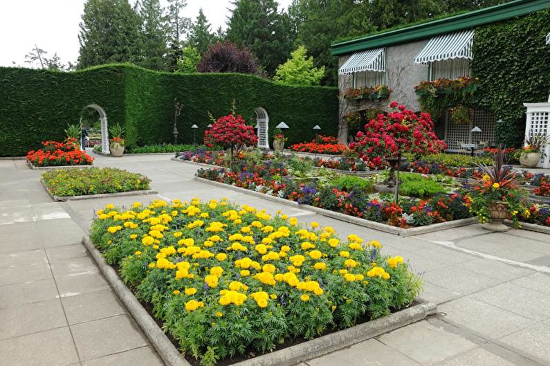 Paturi florale modulare - Pat de flori din țară, idei pentru designul peisajului