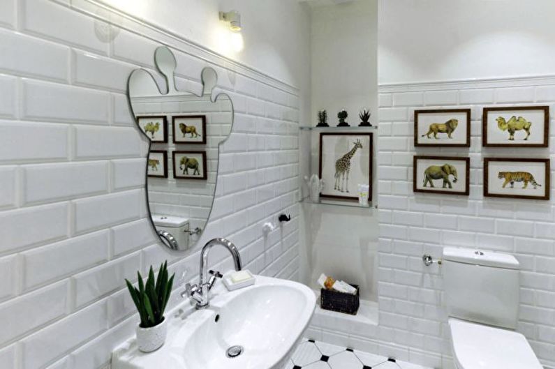 Ķieģeļu siena vannas istabas interjerā - foto