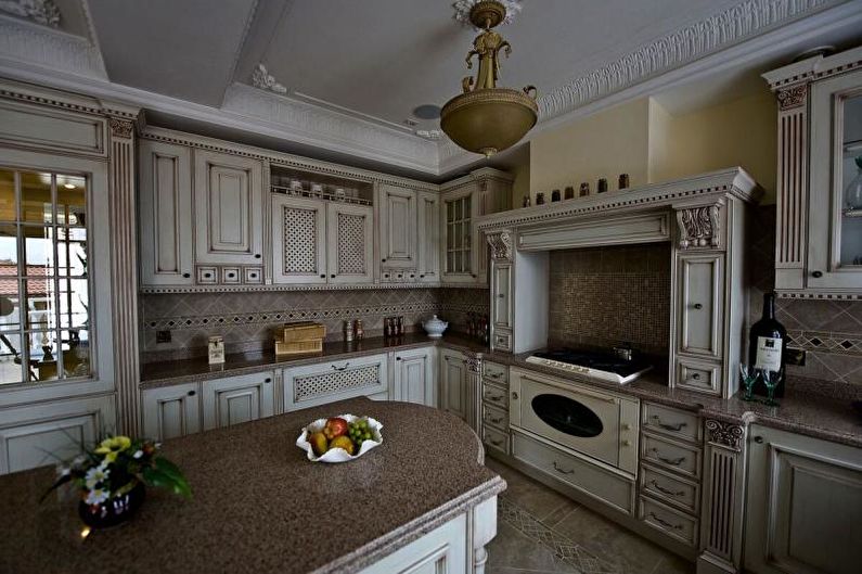 Pilka klasikinio stiliaus virtuvė - interjero dizainas