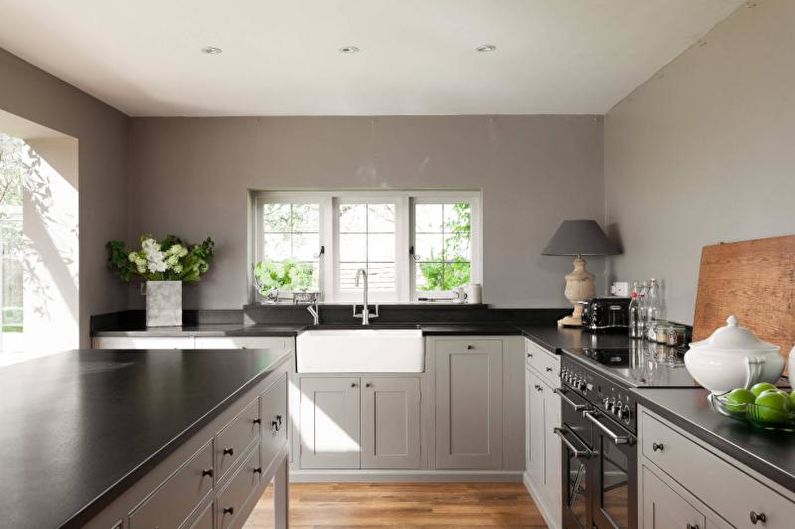 Dizajn interijera kuhinje u sivoj boji - fotografija