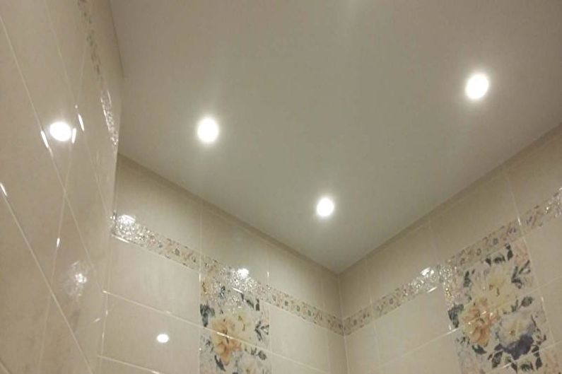 Design per WC di piccole dimensioni - Finitura a soffitto