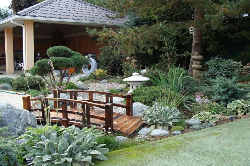 Estilo japonês - paisagismo de uma casa de verão